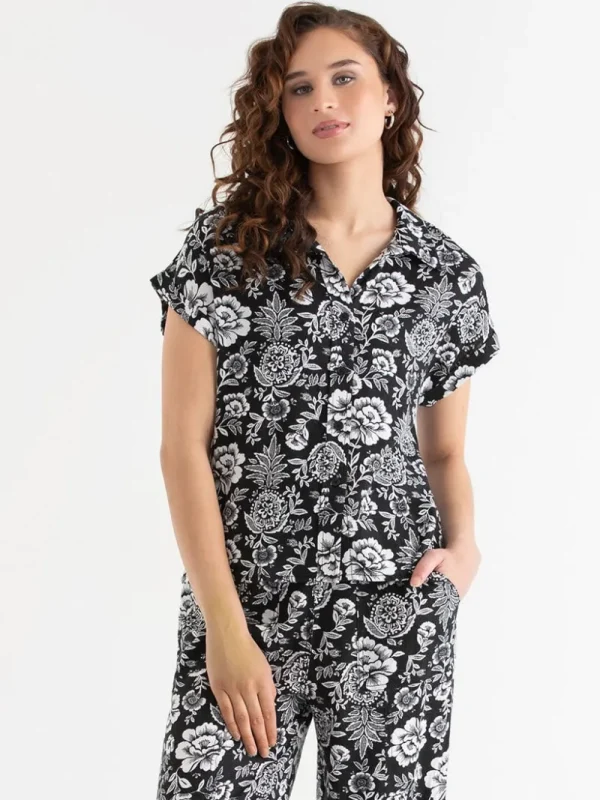 Ricki's Tees & Tanks*Classic Fit Linen Button Up Top