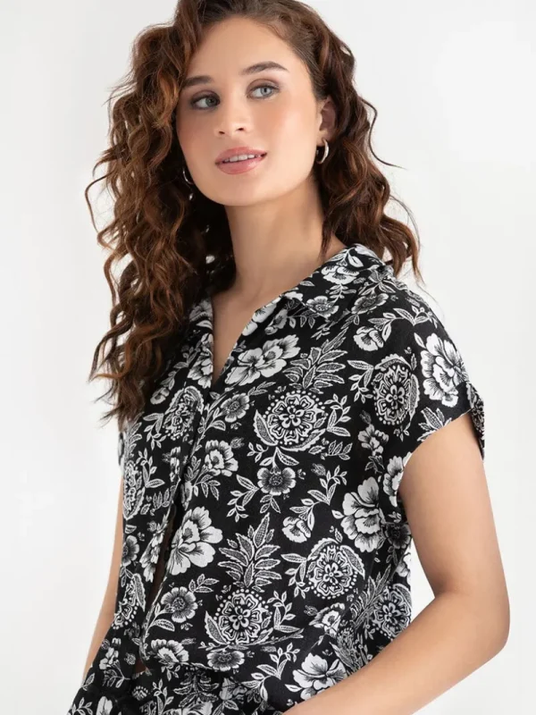 Ricki's Tees & Tanks*Classic Fit Linen Button Up Top