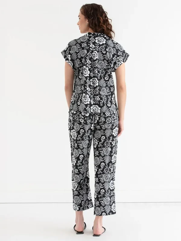 Ricki's Tees & Tanks*Classic Fit Linen Button Up Top