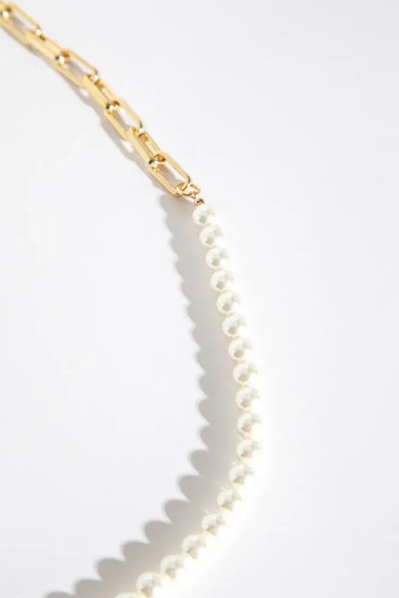 glass_pearls_amp_paper_cl_1.webp Ricki's Necklaces*Glass Pearls & Paper Clip Chain Necklace