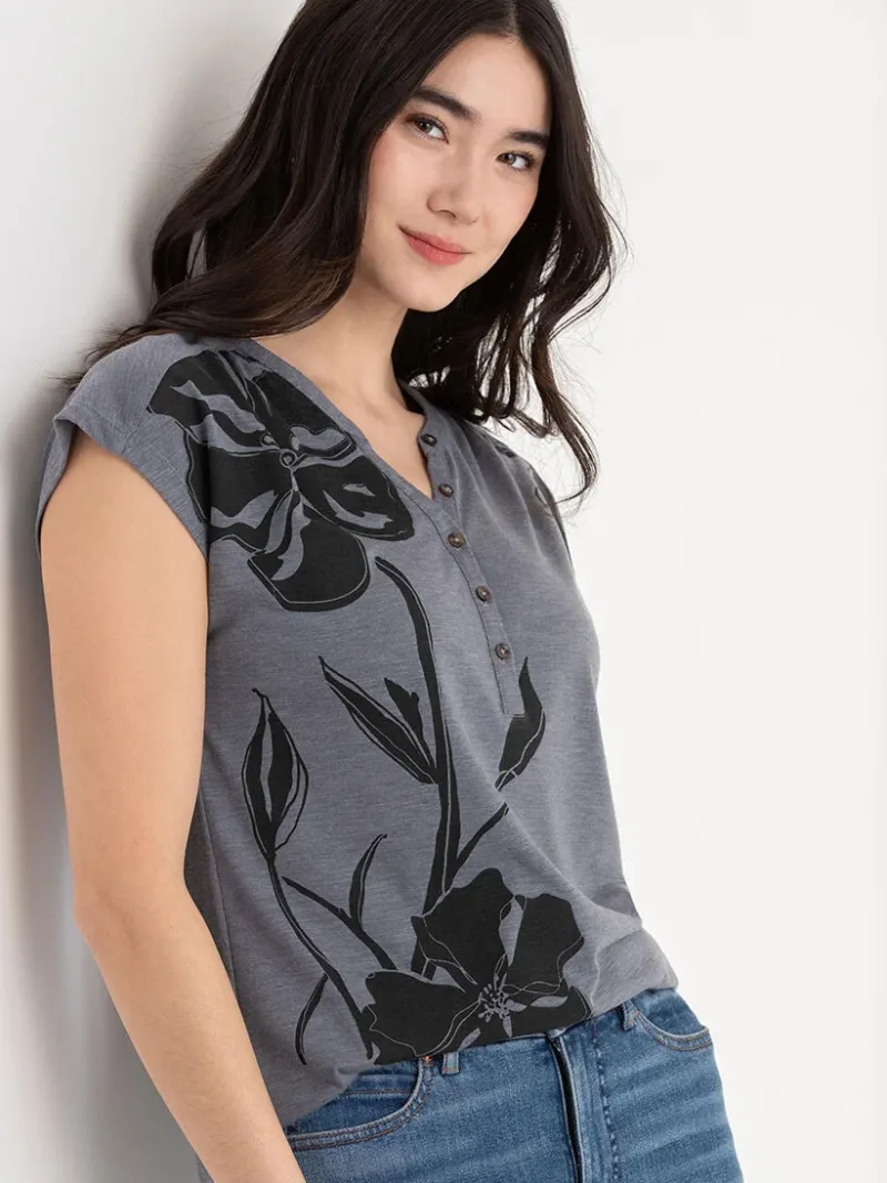 henley_tshirt_0-5.webp Ricki's Tees & Tanks*Henley T-Shirt