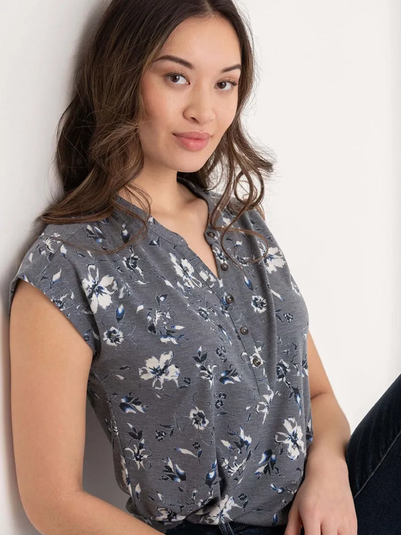 henley_tshirt_1-6.webp Ricki's Tees & Tanks*Henley T-Shirt