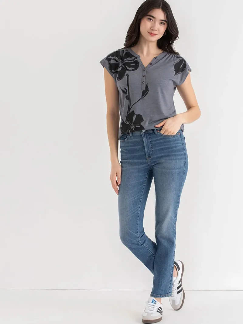 henley_tshirt_2-5.webp Ricki's Tees & Tanks*Henley T-Shirt