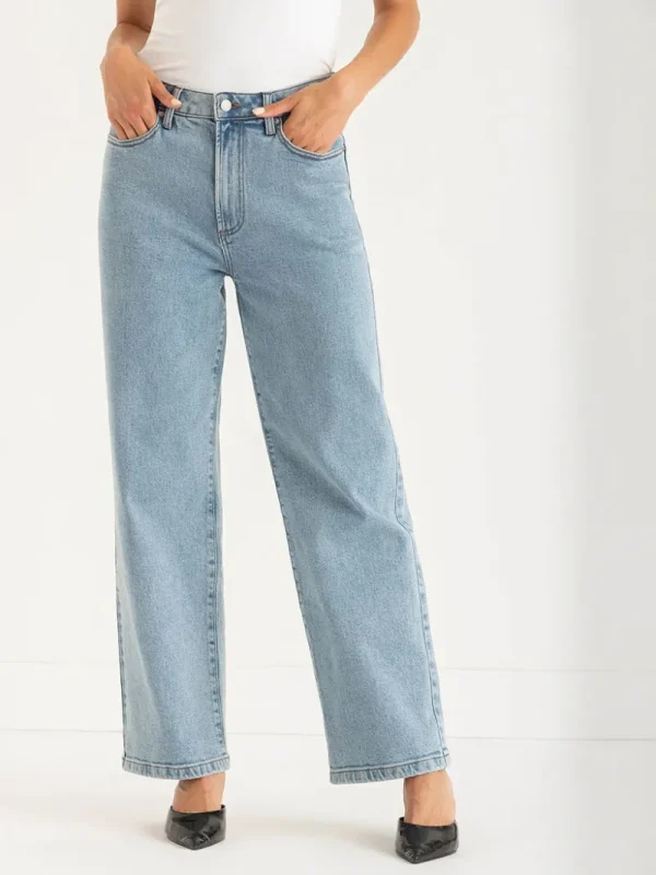 Ricki's Jeans*Lucy Straight Jeans