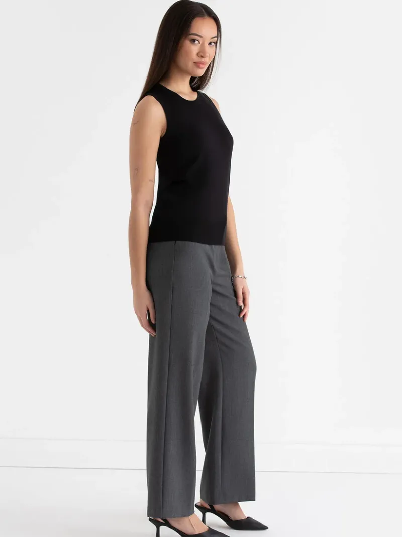 sleeveless_layering_sweat_5-2.webp Ricki's Sweaters & Cardigans*Sleeveless Layering Sweater Tank