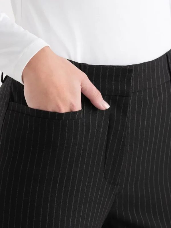 Ricki's Pants*Spencer Straight Pant in Patterned Microtwill