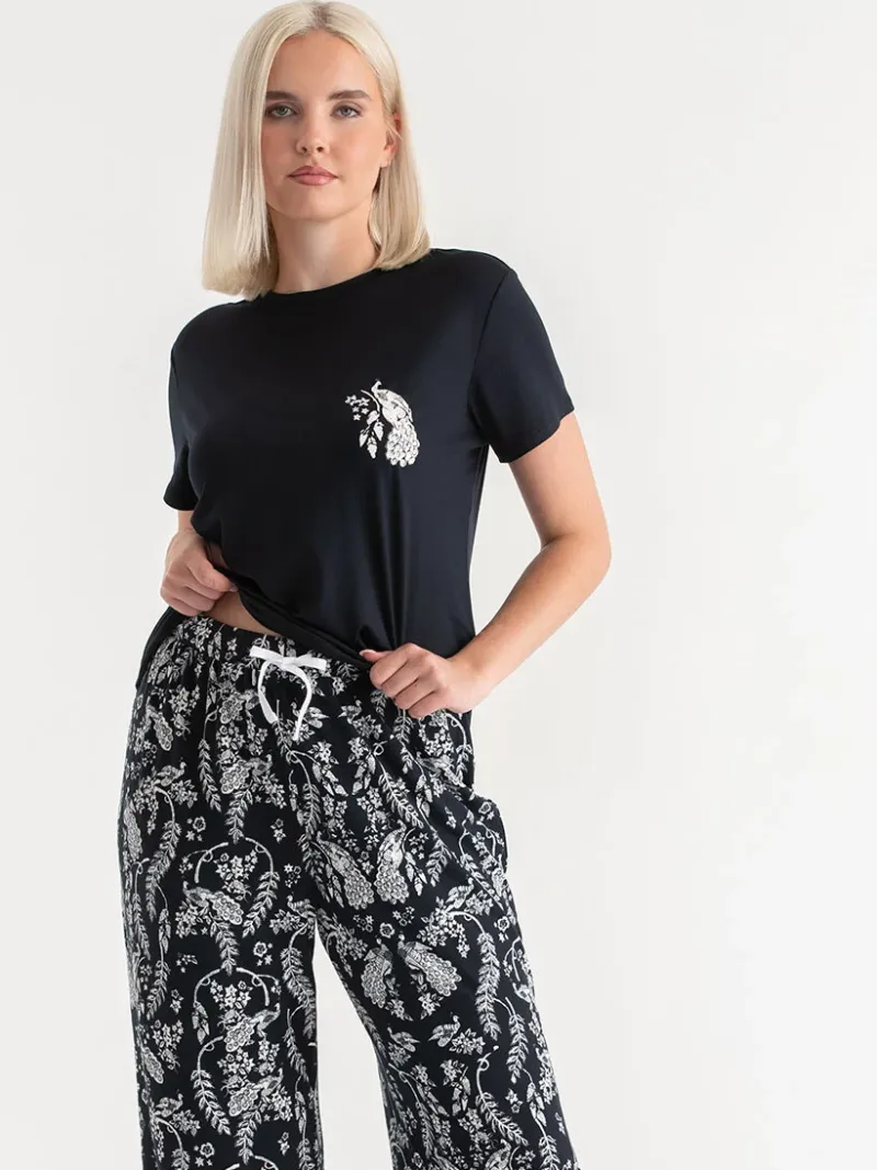 tshirt_and_print_pants_pa_1-4.webp Ricki's Sleepwear*T-Shirt and Print Pants Pajama Set