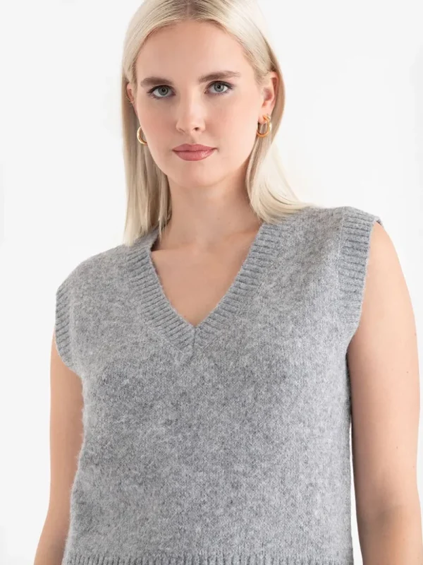 Ricki's Sweaters & Cardigans*V-Neck Sweater Vest