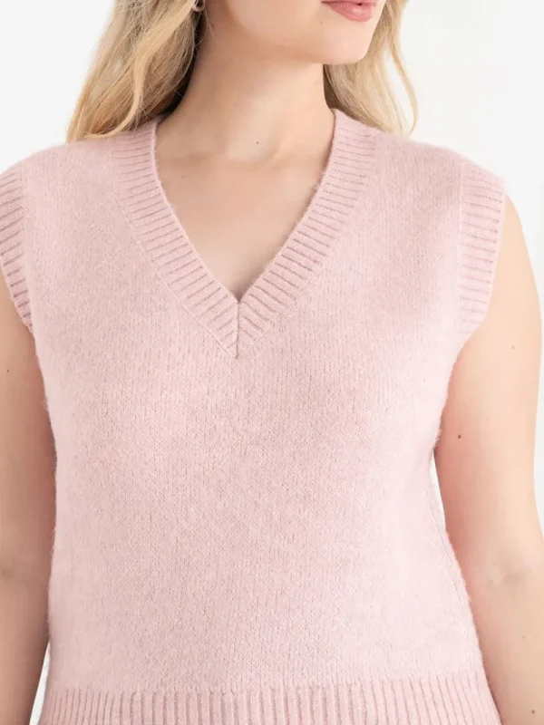 Ricki's Sweaters & Cardigans*V-Neck Sweater Vest